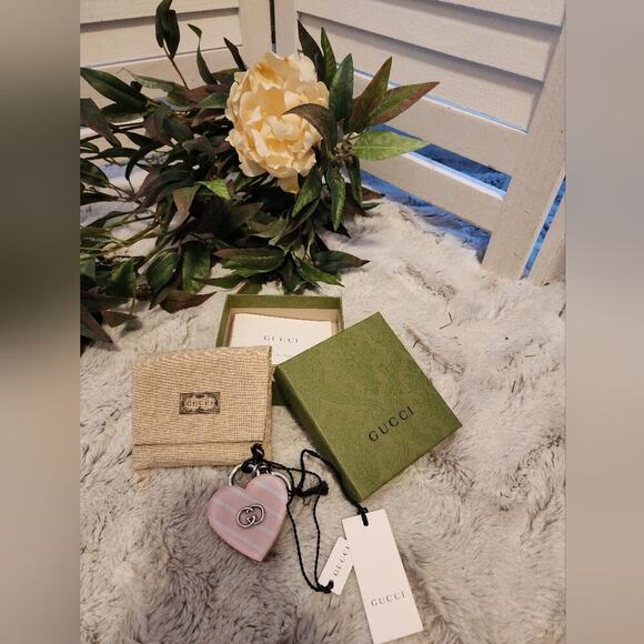 GUCCI NEW IN BOX AUTHENTIC HEART SHAPED KEY CHAIN - Picture 1 of 4